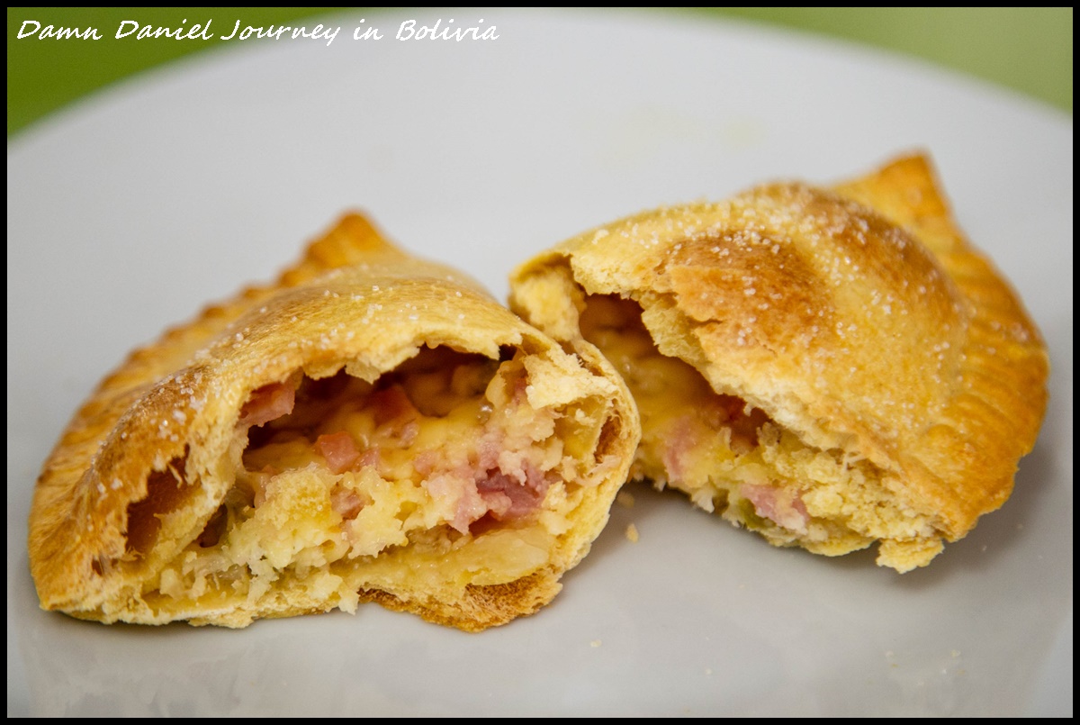 [玻利維亞蘇克雷]El Paso de Los Abuelos 品嚐道地南美洲小吃 極度美味的拉美餡餅(Empanada) @小盛的流浪旅程