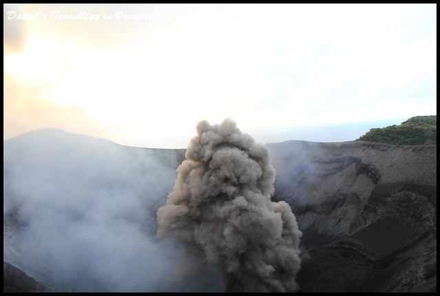 【萬那杜塔納島】Yasur Volcano 驚艷奇幻的活火山探險之旅 背包客Daniel推薦的私房秘境 @小盛的流浪旅程