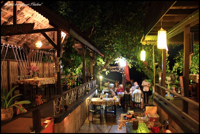 【泰國清邁】Paakdang Restaurant 河畔中享受最浪漫迷人的泰式餐廳以及美味豬腳 @小盛的流浪旅程