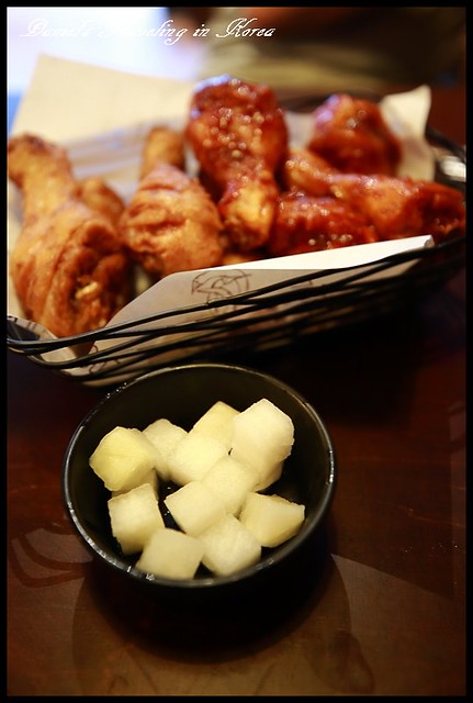 【韓國首爾】僑村Kyochon炸雞 勁辣十足令人回味再三的韓式炸雞 @小盛的流浪旅程