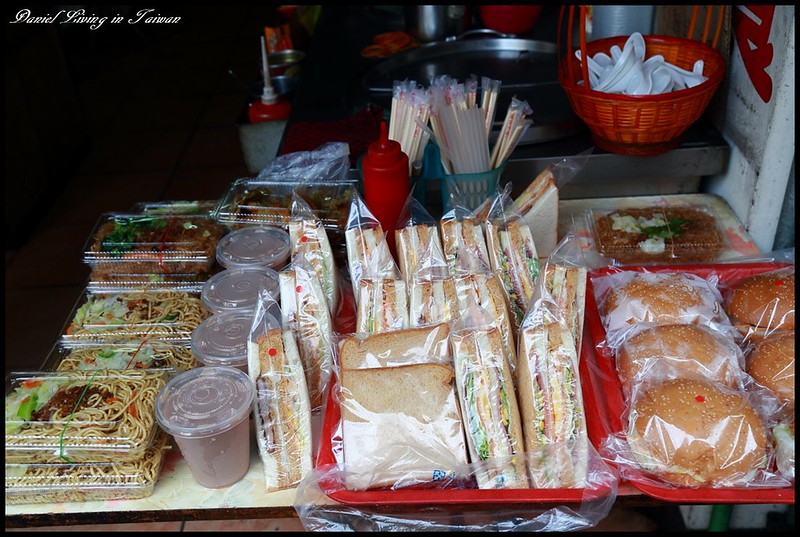 【台中沙鹿】素食水煎包 沙鹿市場內超人氣小吃 @小盛的流浪旅程