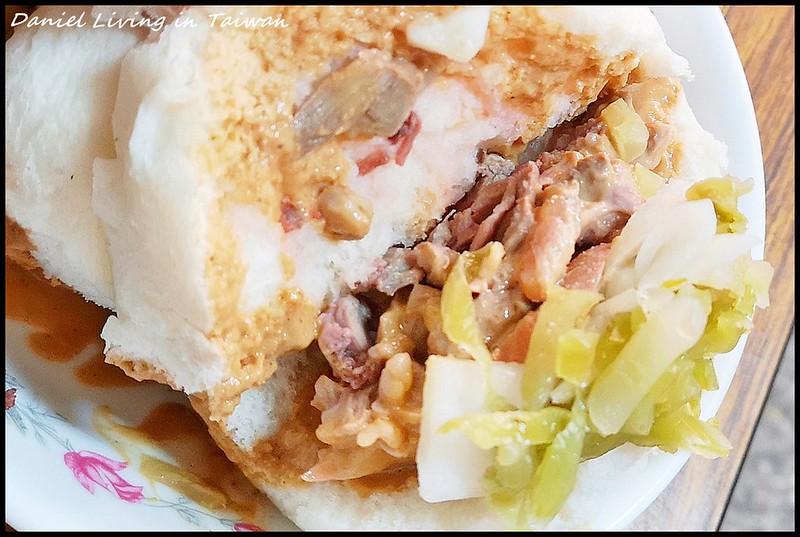 [台南中西區] 阿松割包  永樂市場超美味小吃 全台僅有的奇特豬舌割包 @小盛的流浪旅程