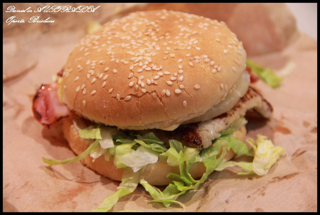 【澳洲布里斯本】oporto火烤雞肉漢堡搭配鳳梨的奇特風味 @小盛的流浪旅程