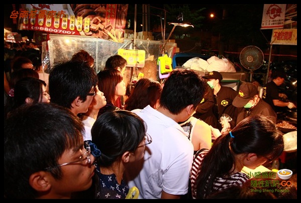 [台南中西區] 人又多又鬼扯的花園夜市隨性小吃集 @小盛的流浪旅程