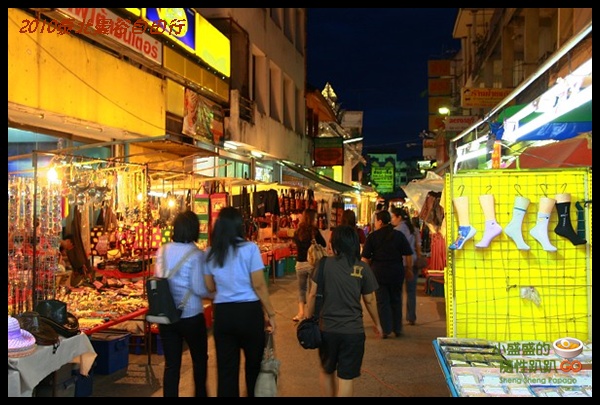 【泰國清萊】清萊Night Bazaar &#038; Clock Tower 更噁心的食材就隱藏在清萊夜市呀XD @小盛的流浪旅程