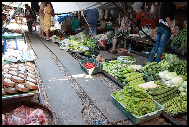 【泰國夜功】Maeklong鐵道市場 探索泰國最獨特市場 @小盛的流浪旅程