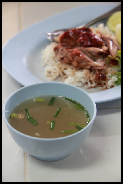 【泰國清萊】清萊市區不知名麵館 超獨特草藥風味湯頭 @小盛的流浪旅程