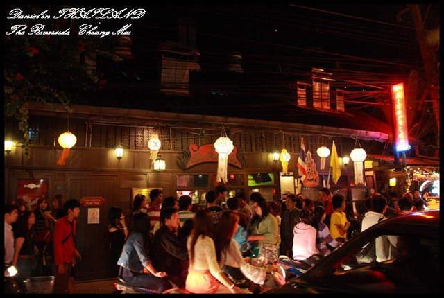 【泰國清邁】水燈節浪漫夜晚遊船河饗宴 The Riverside Bar &#038; Restaurant @小盛的流浪旅程